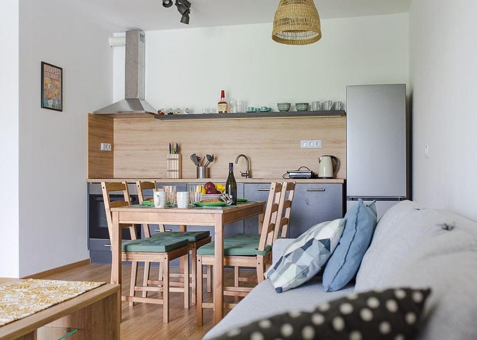 Kitchen or kitchenette, Dining area, stove