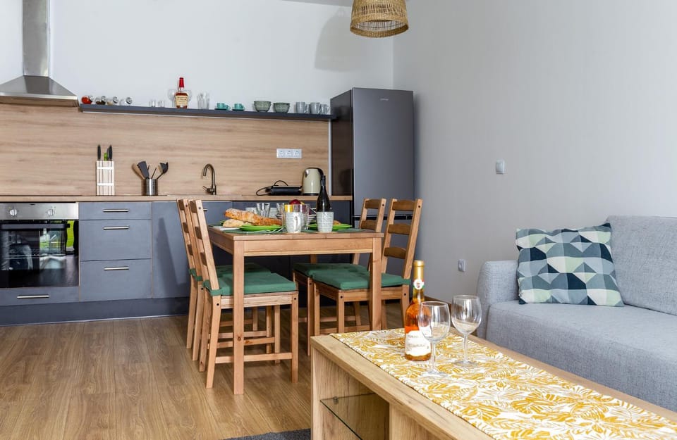 Kitchen or kitchenette, Living room, Dining area, pet friendly, stove