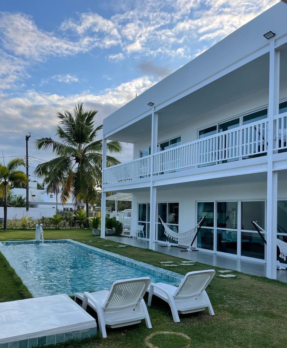 Casa Blanca Hibiscus Angra de Ipioca Maceió House in Maceió