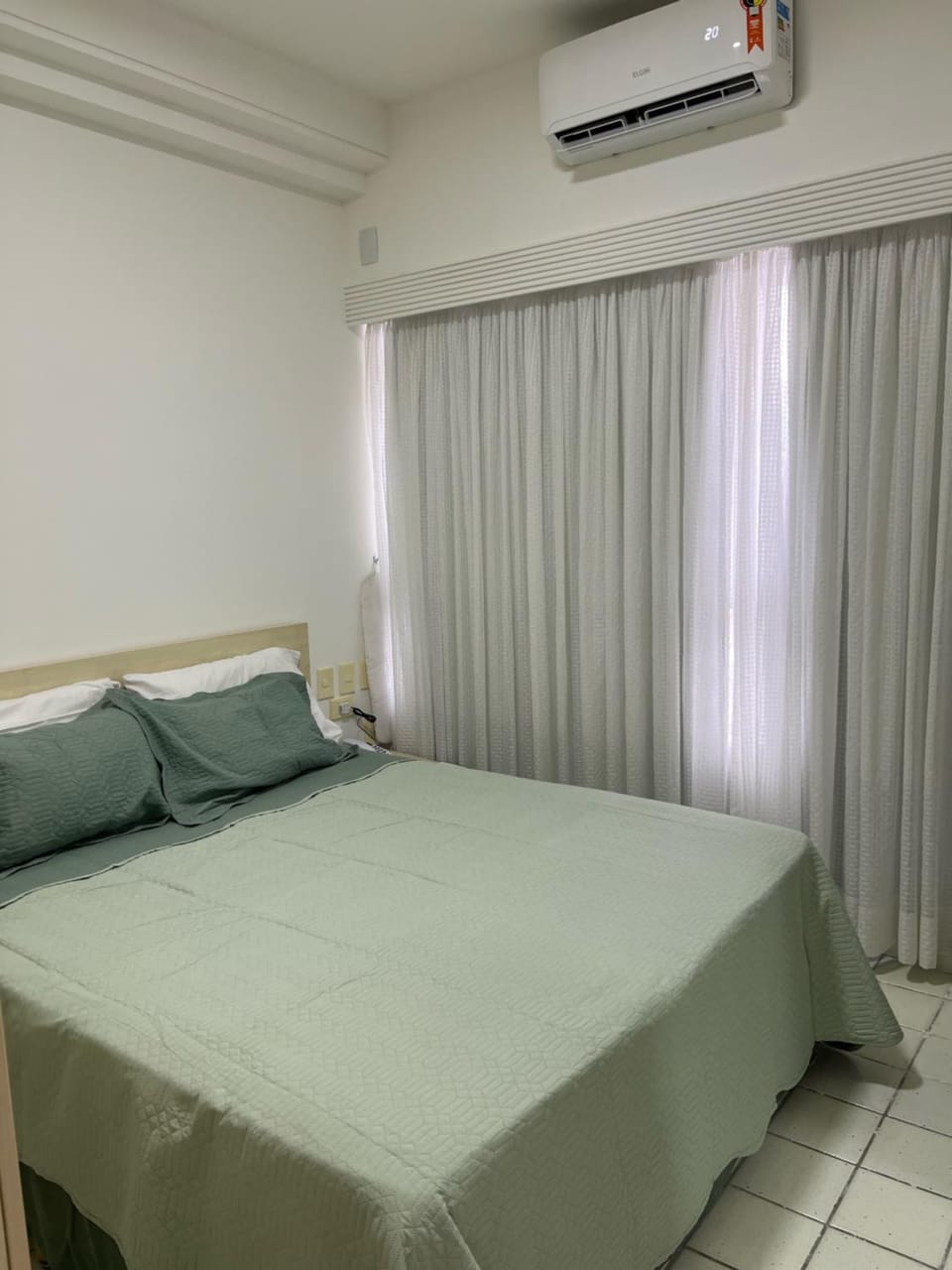 Bed, Bedroom, air conditioner