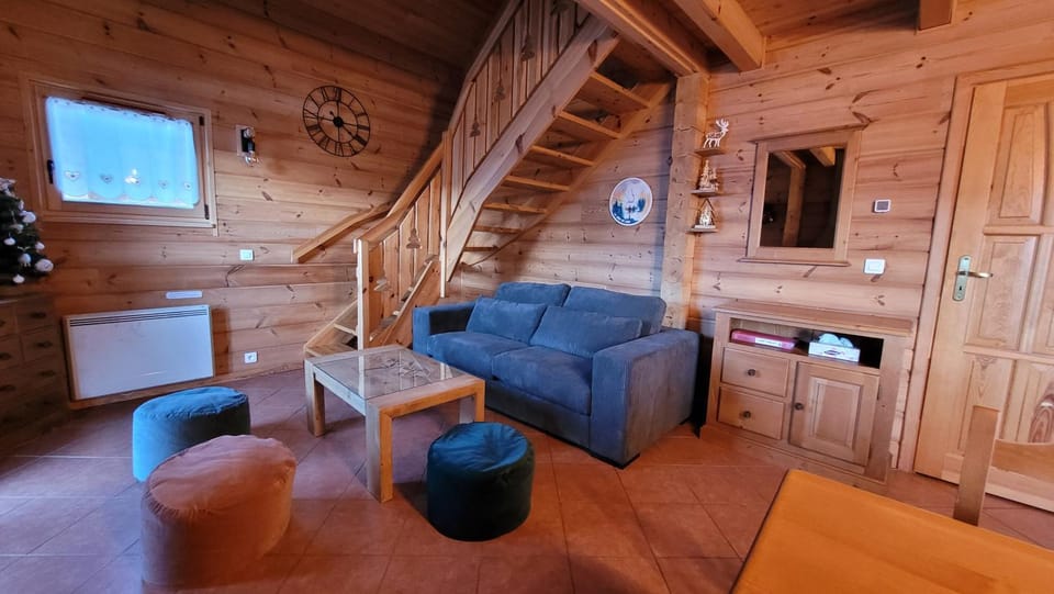 Chalet Aneloup vue d'exception à la Joue du Loup Chalet in Provence-Alpes-Côte d'Azur