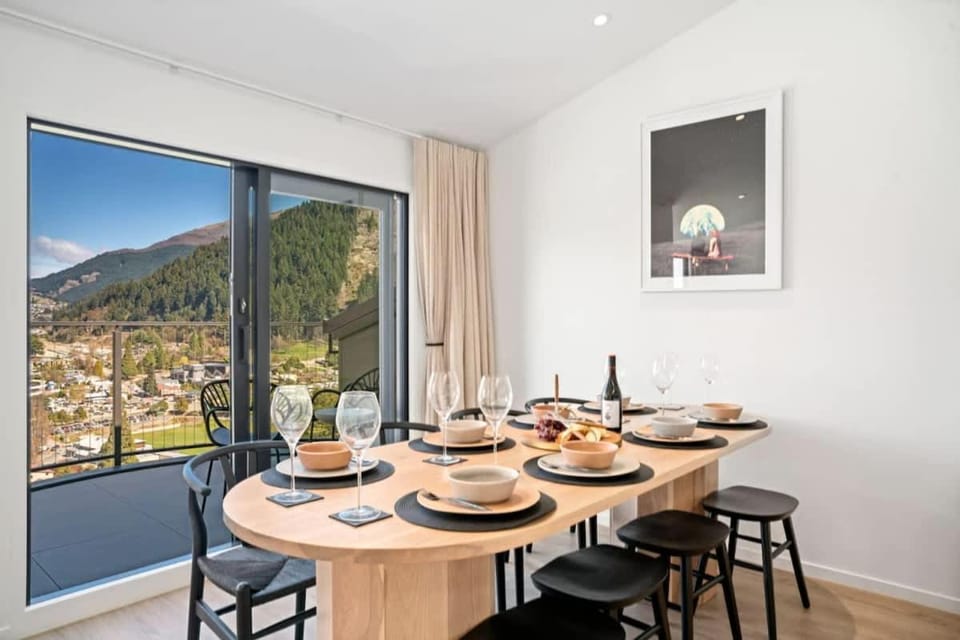 The Luxe Lookout LOCATION LOCATION LOCATION CBD 2 MINS House in Queenstown