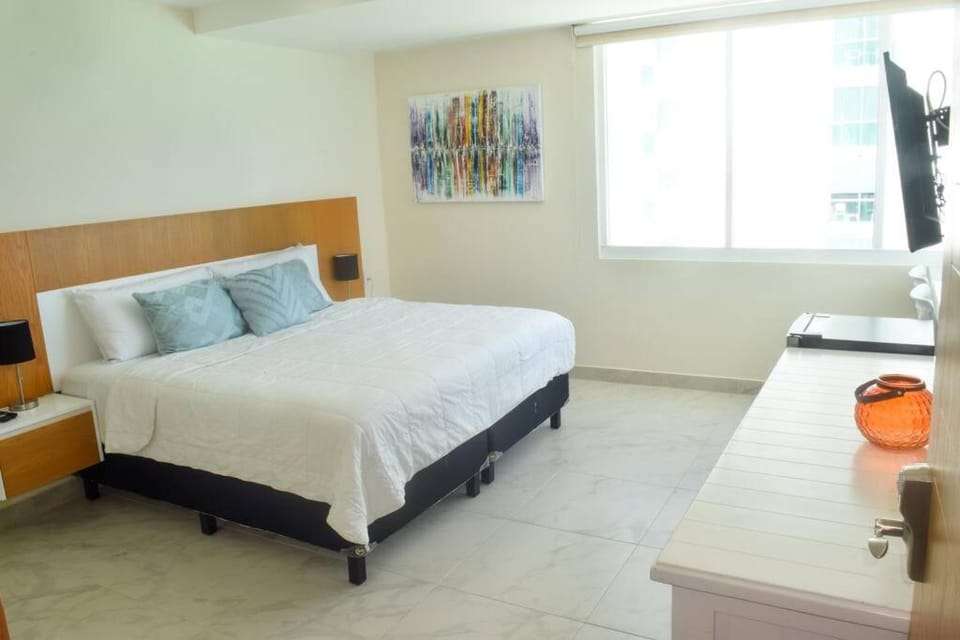 Bed, TV and multimedia, Photo of the whole room, Bedroom, Sea view, air conditioner