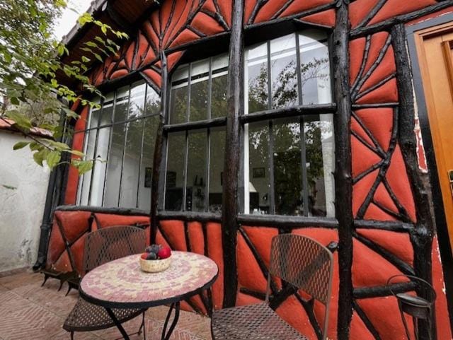 Charming independent guest house - spacious studio with terrace and garden, 25 minutes from Paris Apartment in Saint-Maur-des-Fossés