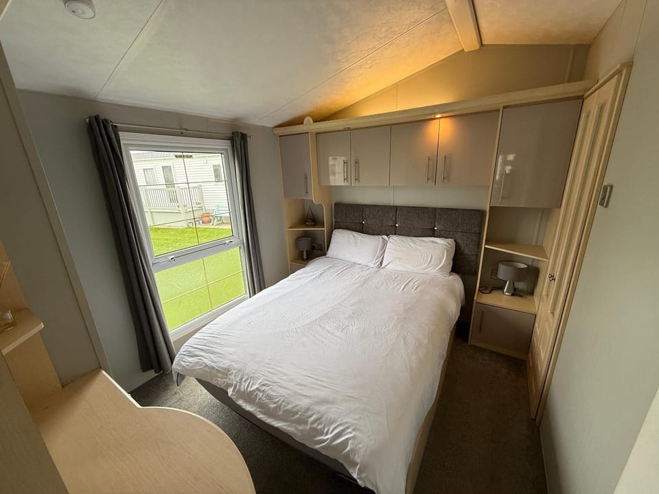 Palm Grove 2- Golden Palm - Pet friendly, WiFi, bed linen, central heating - Meadow Lakes Caravan & Lodge Hire House in Chapel Saint Leonards