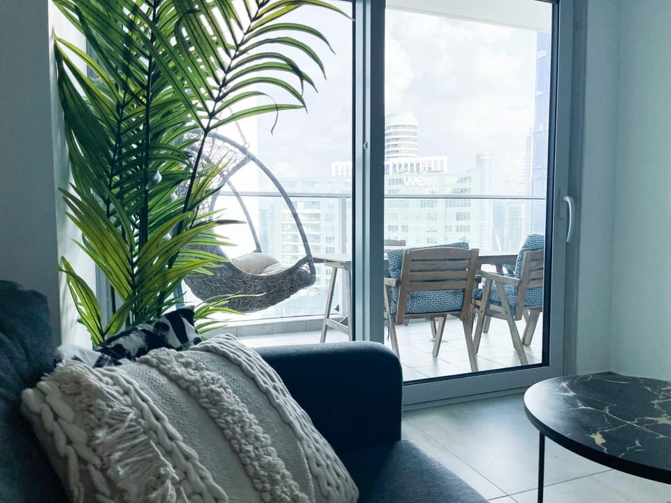 Natural landscape, Balcony/Terrace, Living room, Seating area, Dining area