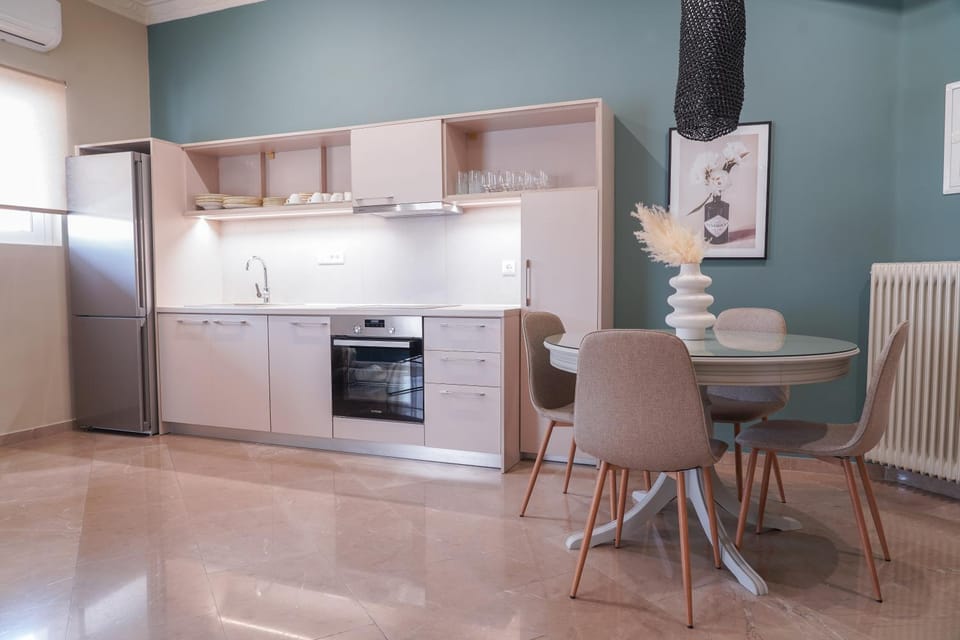 Kitchen or kitchenette, Dining area, pet friendly