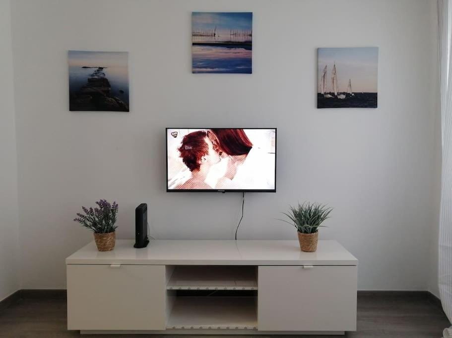 Communal lounge/ TV room, TV and multimedia, Evening entertainment
