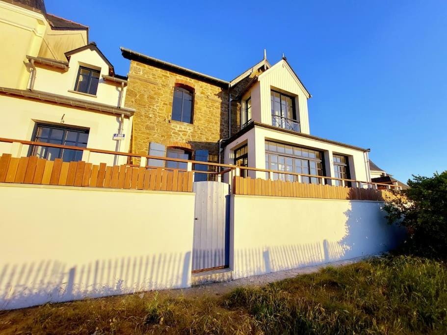 Vue sur Mer panoramique, accès direct plage Villa in St-Malo