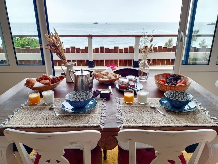 Vue sur Mer panoramique, accès direct plage Villa in St-Malo