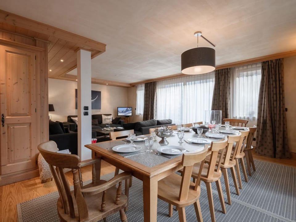 Grand appartement 6 pièces pour 10 pers. proche pistes, animaux OK, parking, WiFi Apartment in Chamonix