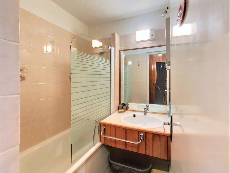 Studio confortable, skis aux pieds, balcon, accès piscine chauffée - FR-1-267-242 Apartment in Villarembert