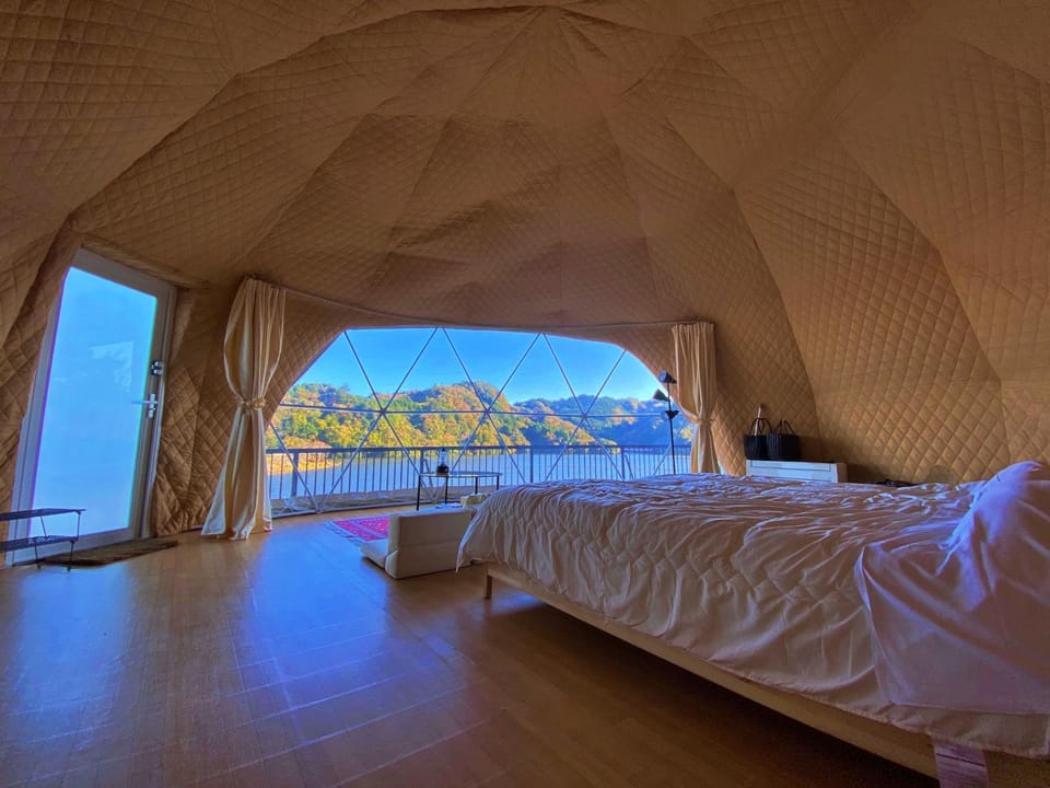 Bedroom, Lake view