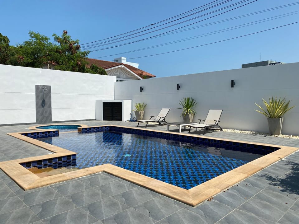 Balcony/Terrace, Swimming pool, sunbed