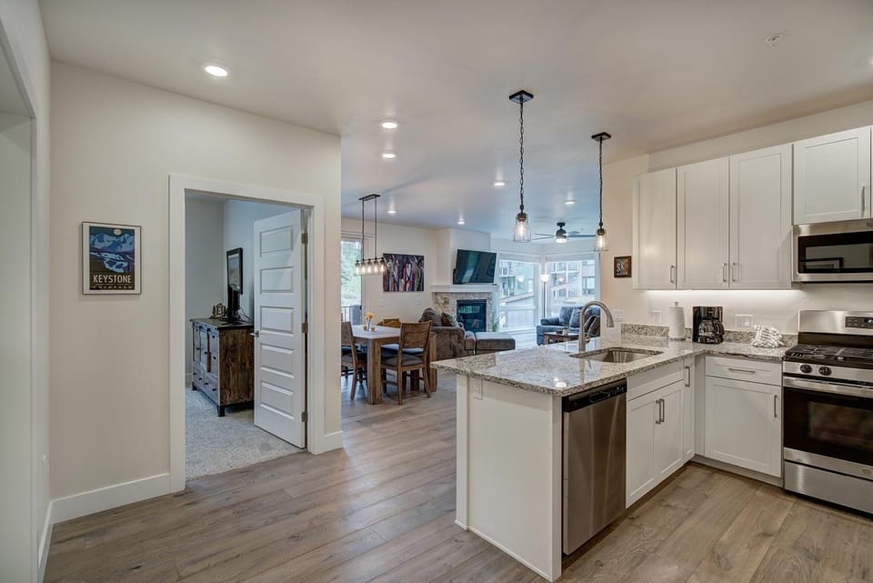Brand New Clear Water Lofts - 2br Premier Condo - Kids Ski Free! condo Apartment in Keystone