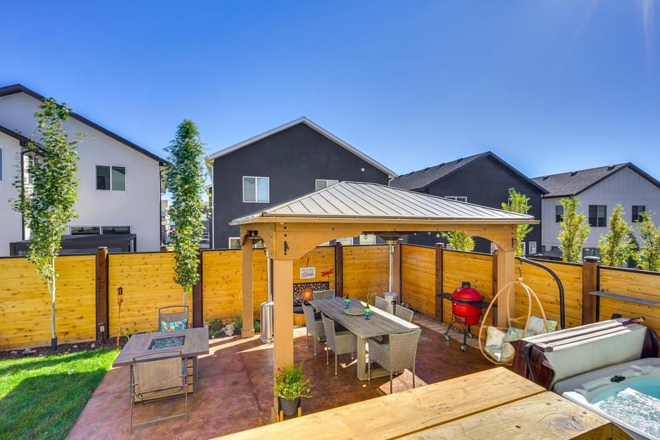Stunning Home w/ Hot Tub Near Park City Skiing! House in Snyderville