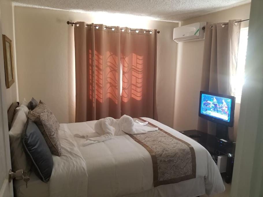 Bed, Bedroom, air conditioner