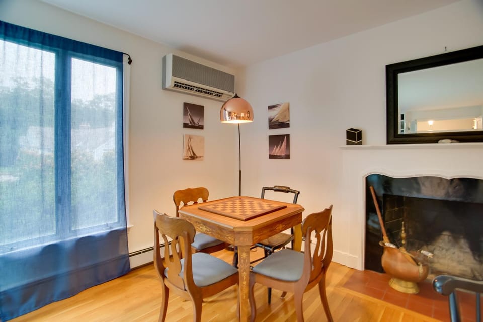 Deck & Grill, Walk to Beaches! Falmouth Retreat House in Woods Hole