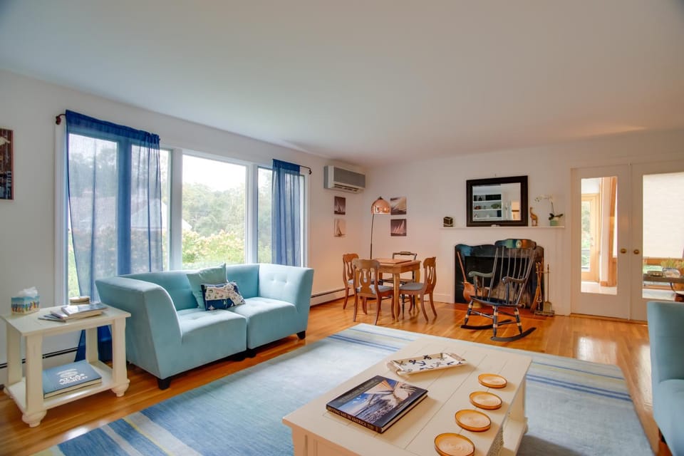 Deck & Grill, Walk to Beaches! Falmouth Retreat House in Woods Hole