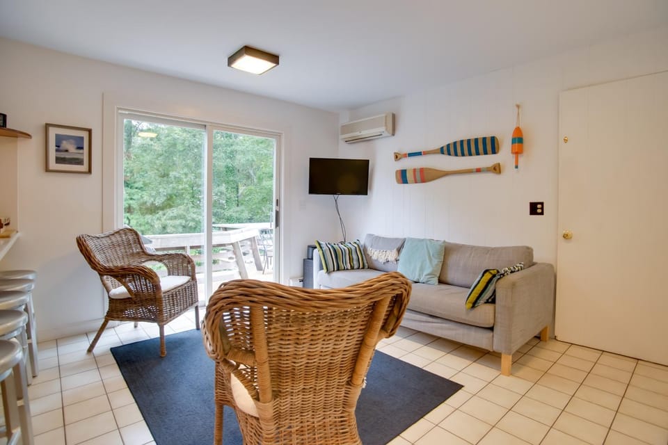 Deck & Grill, Walk to Beaches! Falmouth Retreat House in Woods Hole