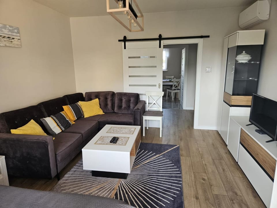 Apartament z ogrodem Apartment in Masovian Voivodeship