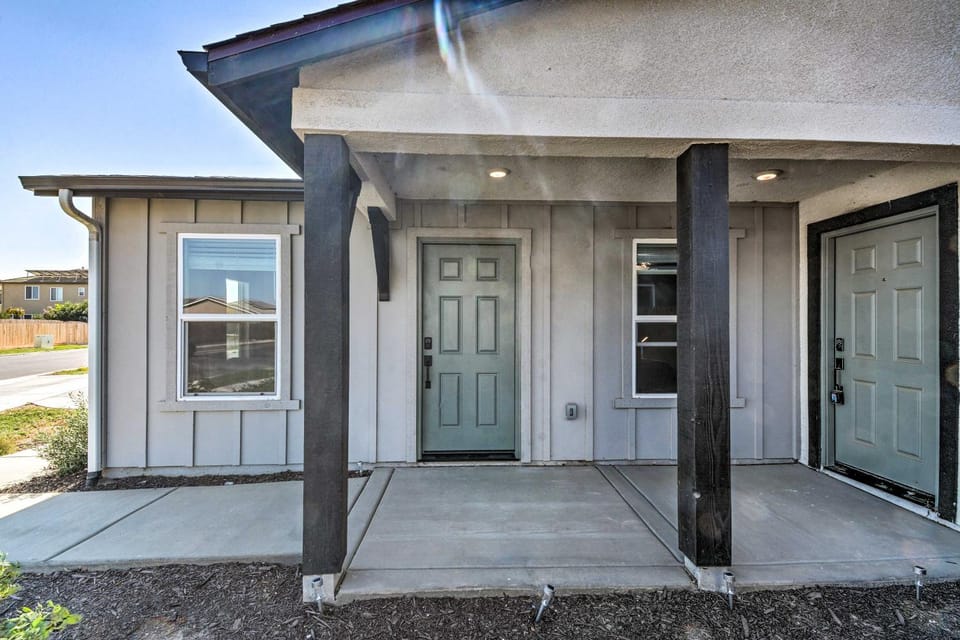 Contemporary Los Banos Studio Less Than 3 Mi to Dtwn! Apartment in Los Banos