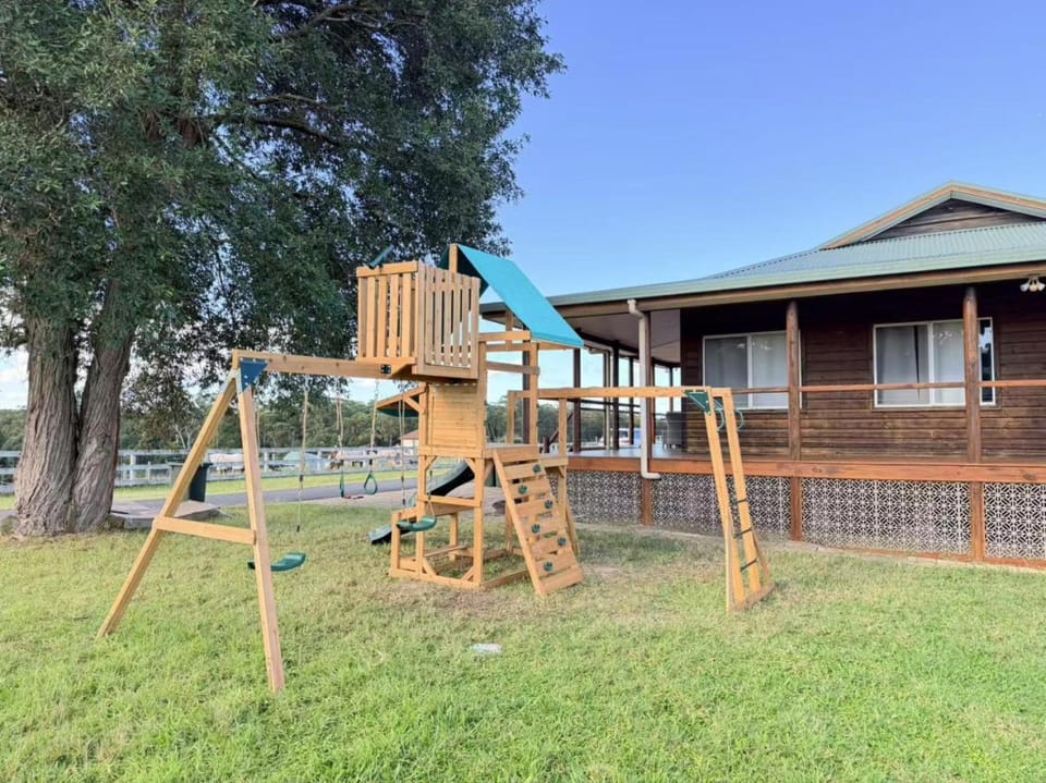 Creekside Estate Whole site 2 Cottages 7 Bedrooms House in Cooranbong