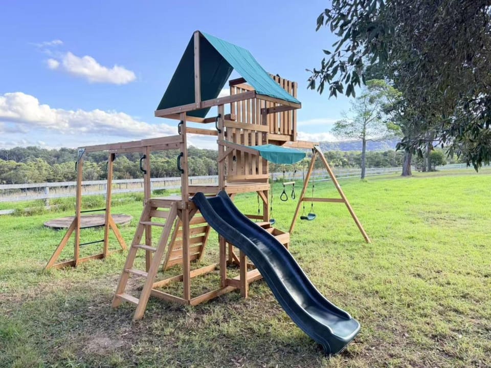 Creekside Estate Whole site 2 Cottages 7 Bedrooms House in Cooranbong