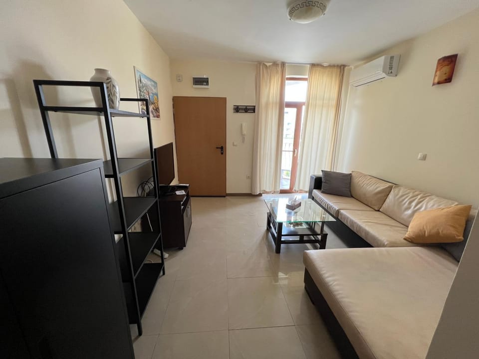 Living room, Seating area, air conditioner