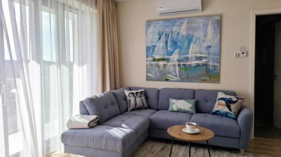 Balcony/Terrace, Balcony/Terrace, Living room, Seating area, air conditioner