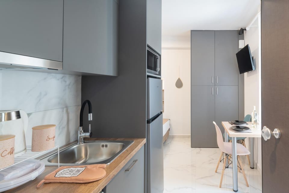 TV and multimedia, Kitchen or kitchenette, Dining area, stove