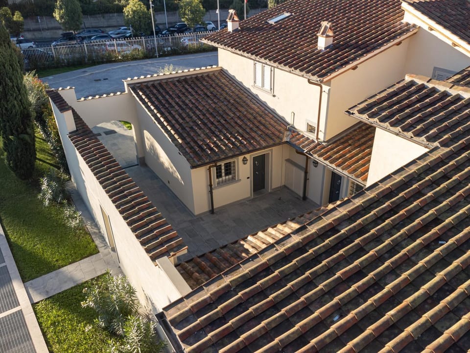 Property building, Facade/entrance, Bird's eye view