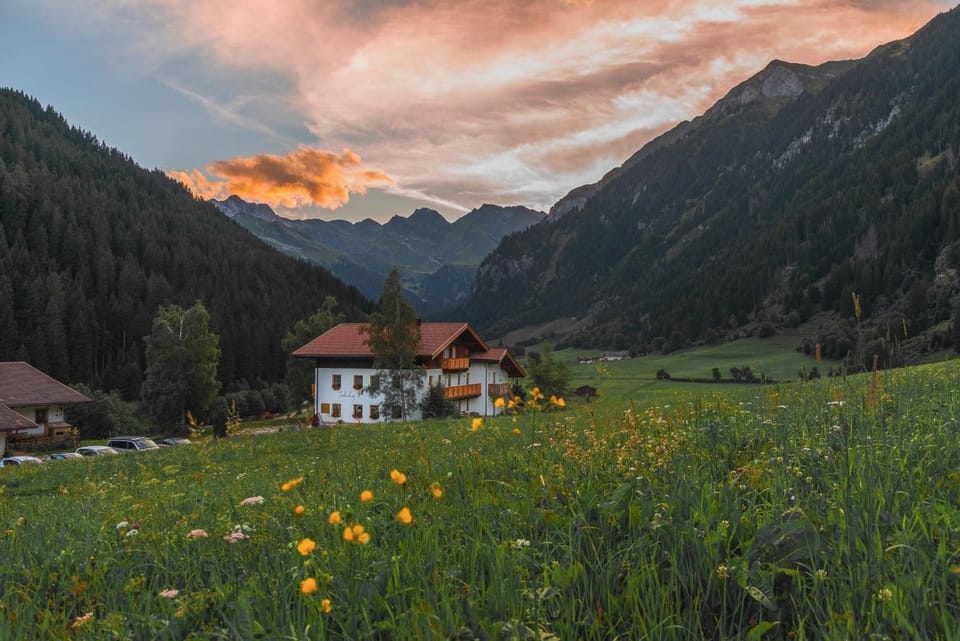 Property building, Summer, On site, Mountain view, Seasons, Location, Sunset