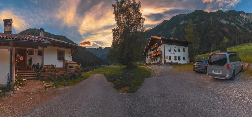 Property building, Neighbourhood, Natural landscape, Mountain view, Street view, Sunset, Parking