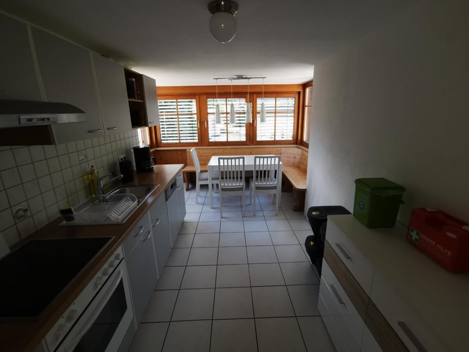 Kitchen or kitchenette, Dining area, dishwasher, pet friendly, stove