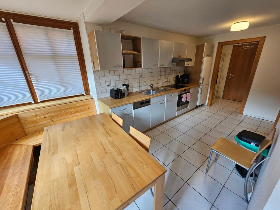 Kitchen or kitchenette, Dining area, dishwasher, oven, stove, toaster