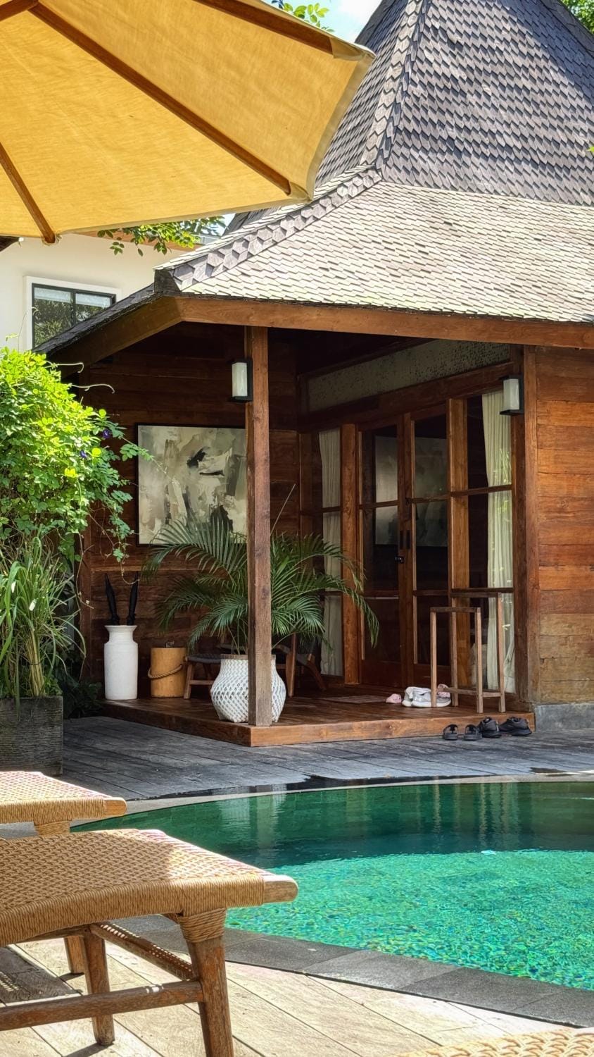 Property building, Patio, Balcony/Terrace, Pool view, Swimming pool, sunbed