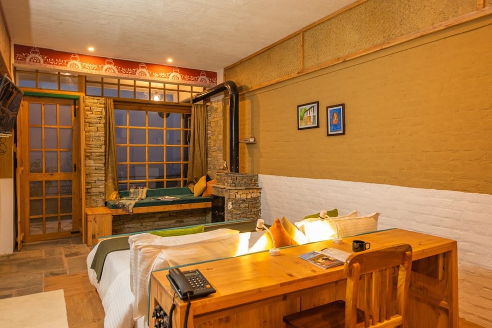 View (from property/room), Seating area, Dining area