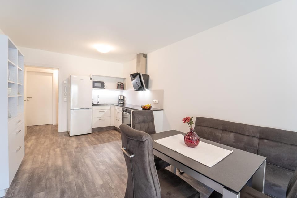 Seating area, Dining area, dishwasher, pet friendly, stove