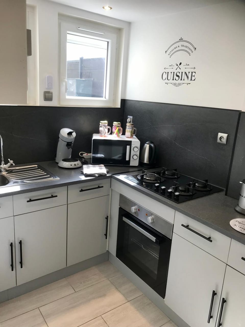 Coffee/tea facilities, Kitchen or kitchenette, minibar, pet friendly, stove, toaster