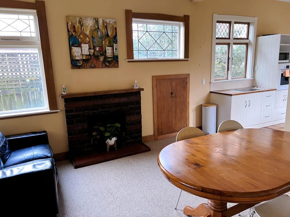 Seating area, Dining area, pet friendly