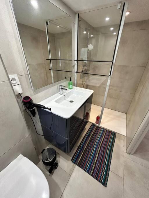 Shower, Toilet, Bathroom