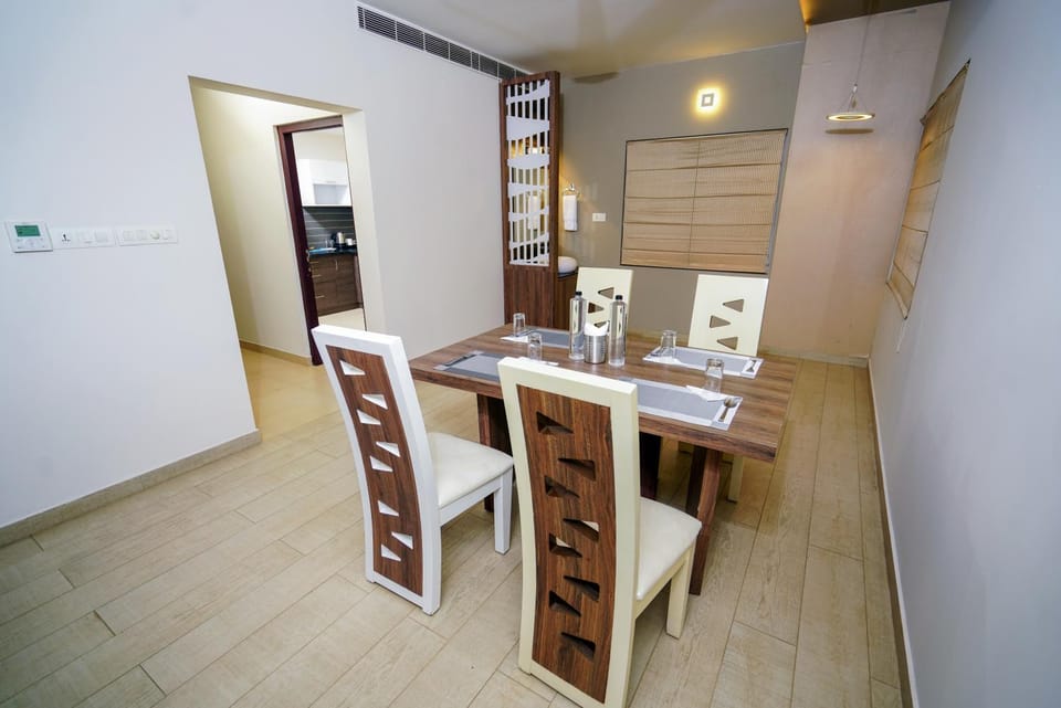 Living room, Dining area
