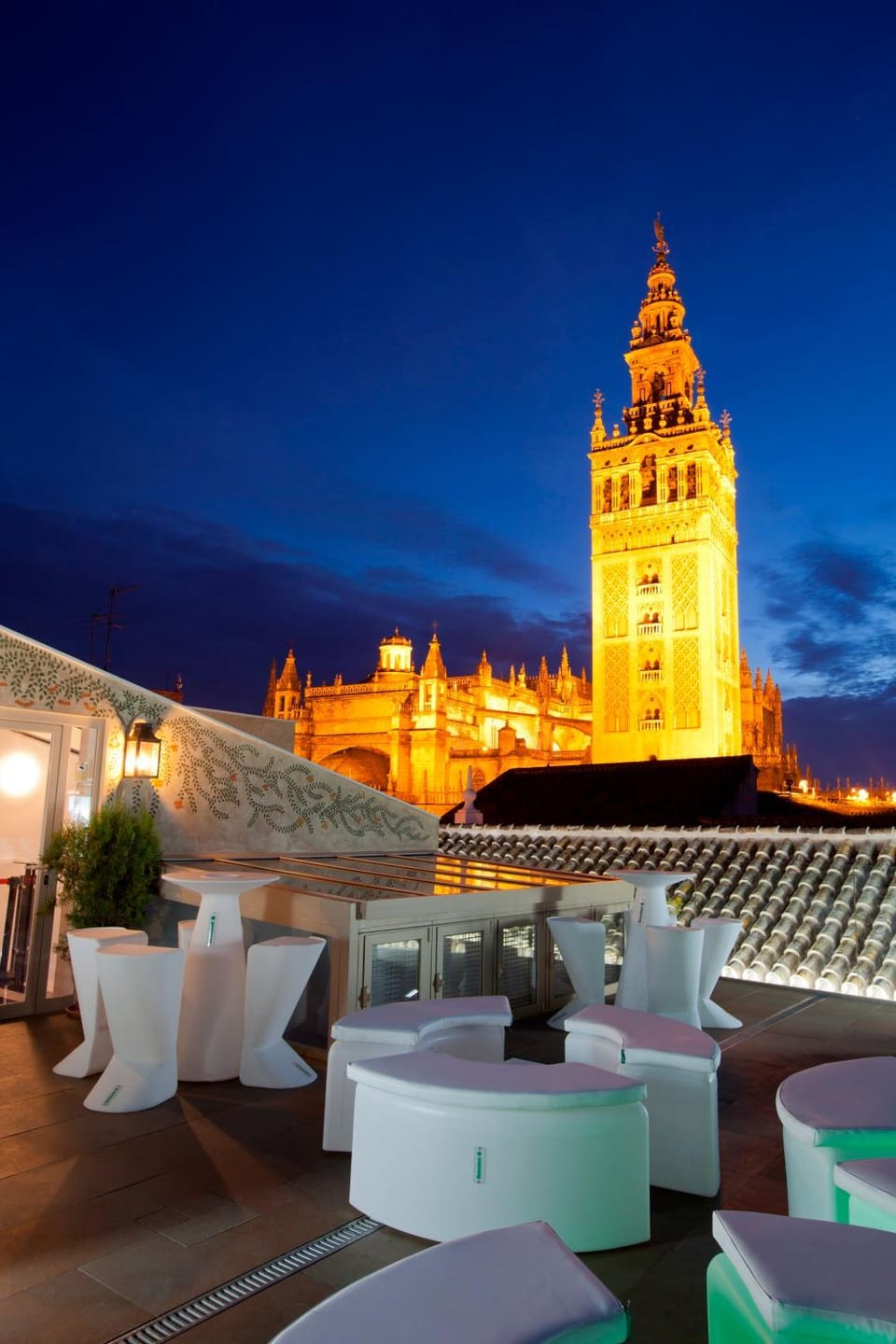 Night, View (from property/room), Balcony/Terrace, Lounge or bar