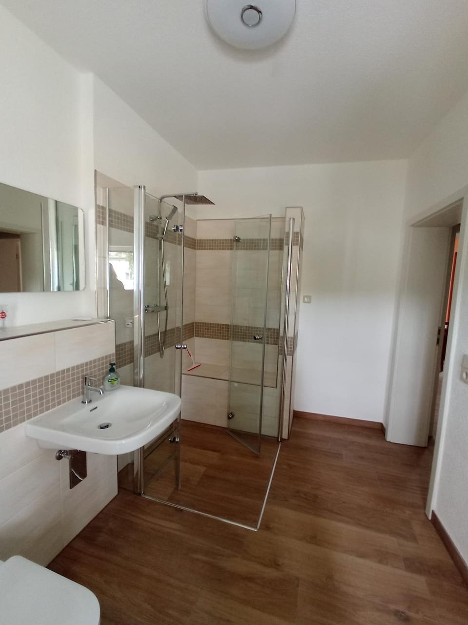 Shower, Toilet, Bathroom, towels