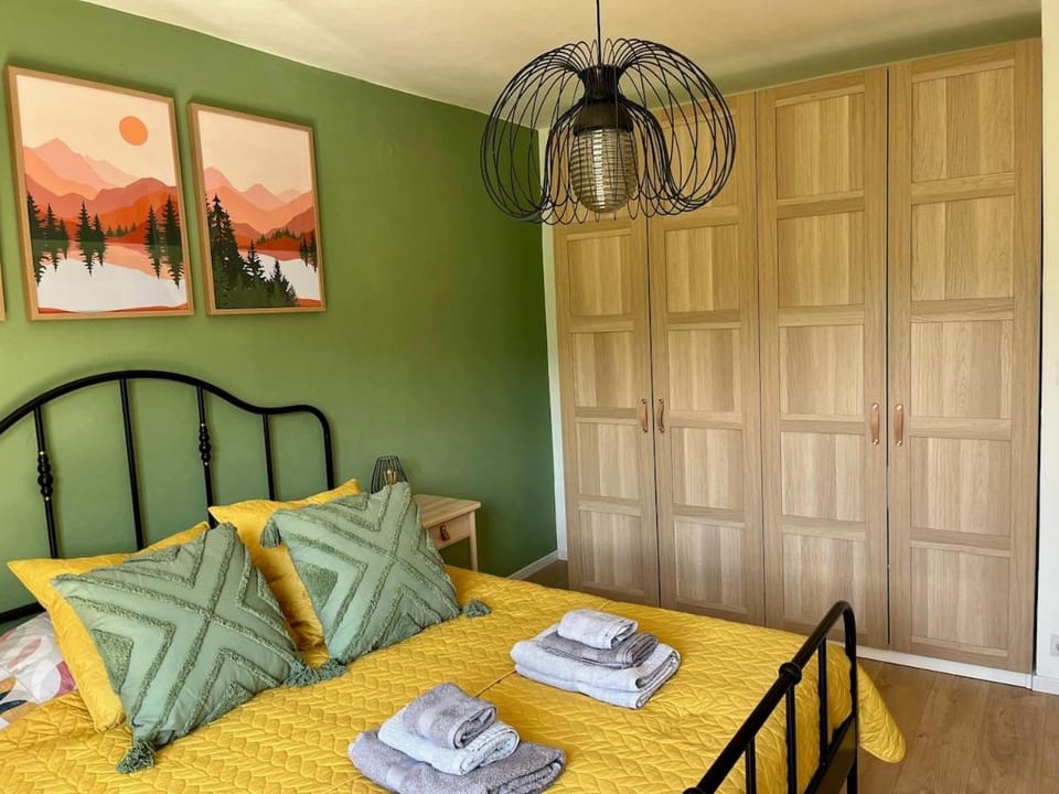 Bed, Bedroom