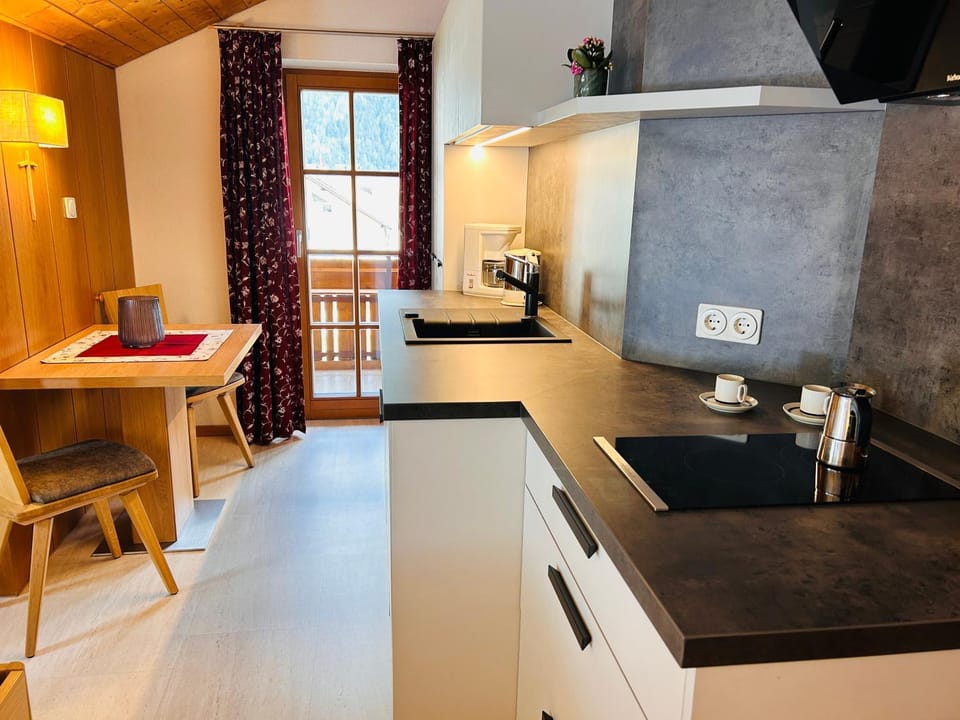 Property building, Kitchen or kitchenette, Living room