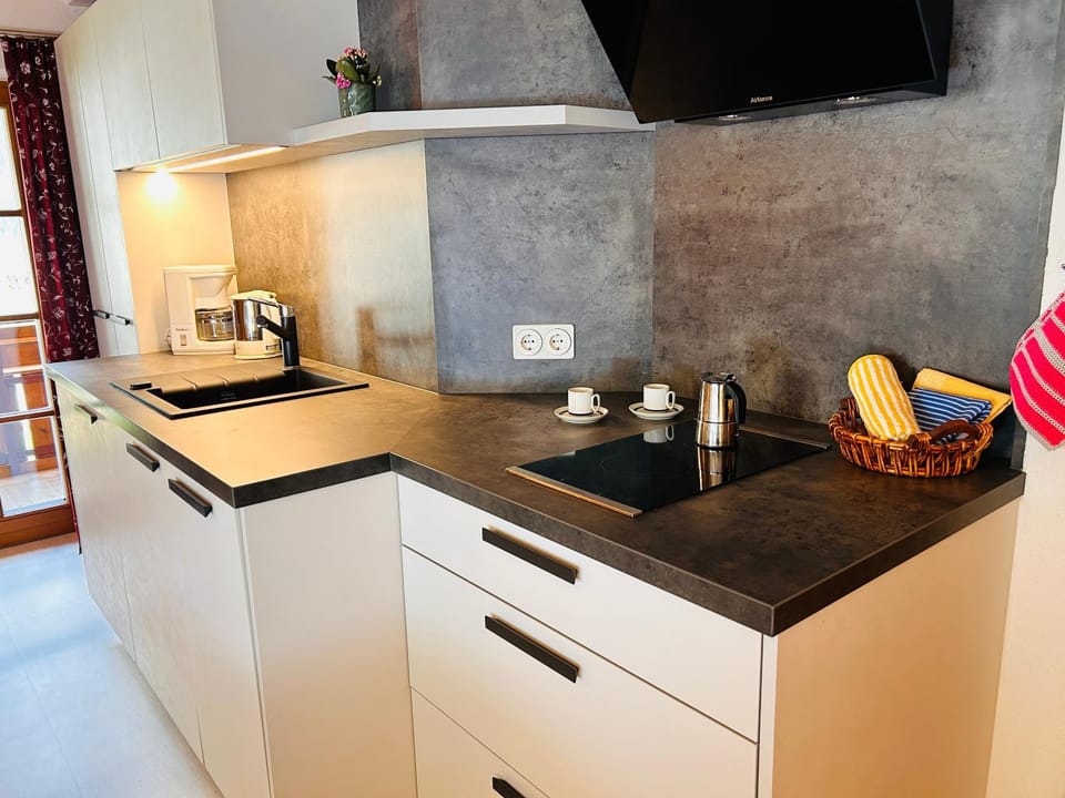 Kitchen or kitchenette, Living room