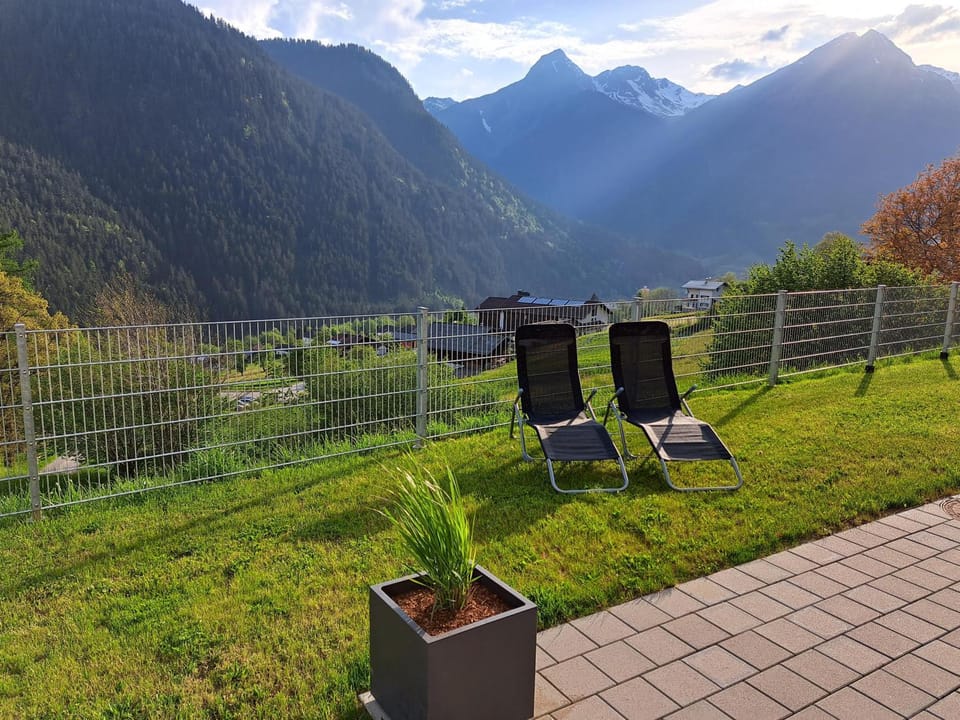 Natural landscape, Mountain view, sunbed