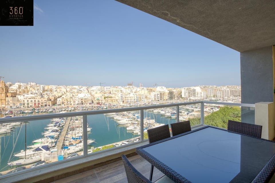 Seafront, Designer APT with Private Terrace & WIFI by 360 Estates Apartment in Malta
